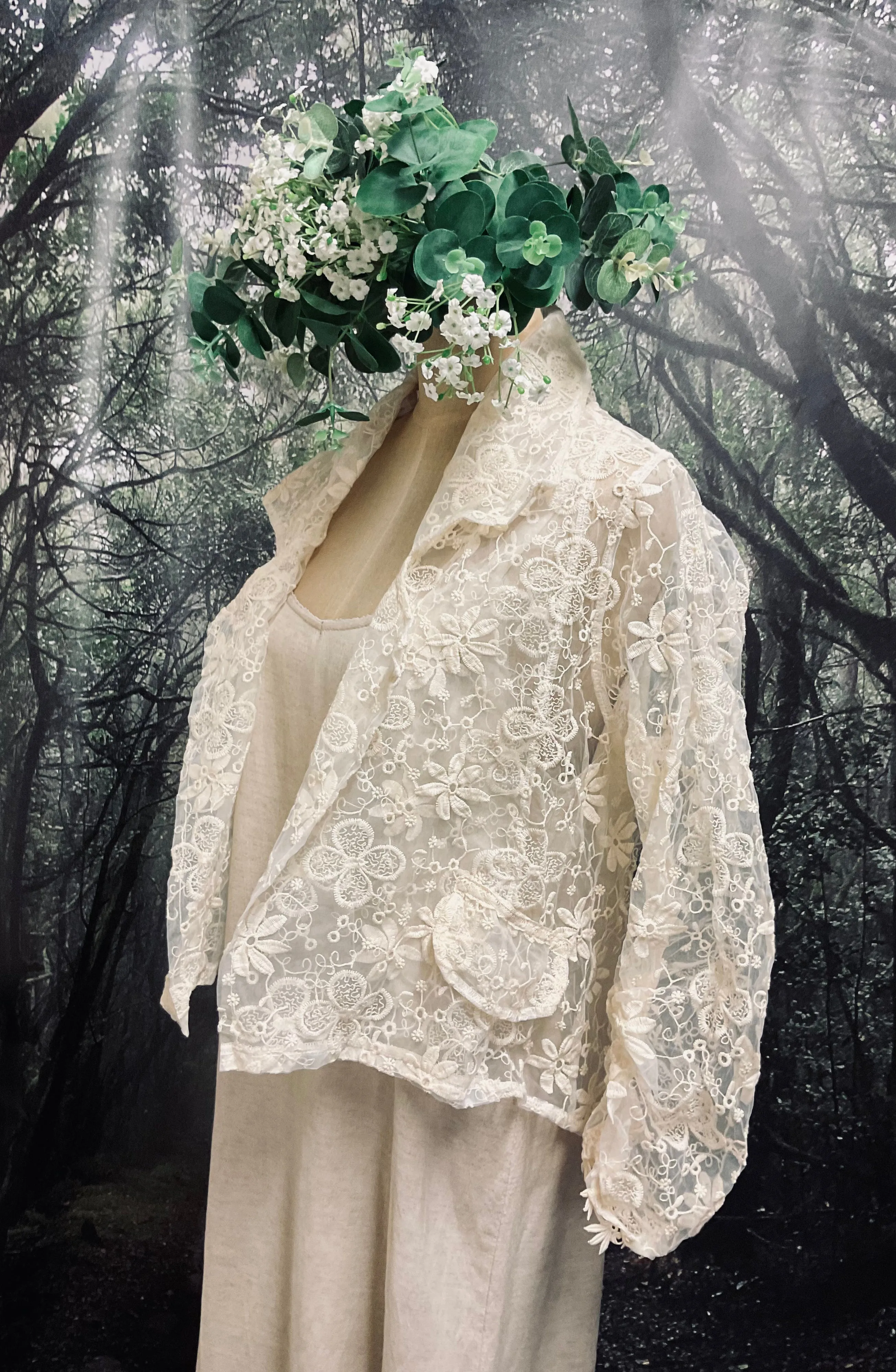 #5189 Sheer embroidered lace collared jacket