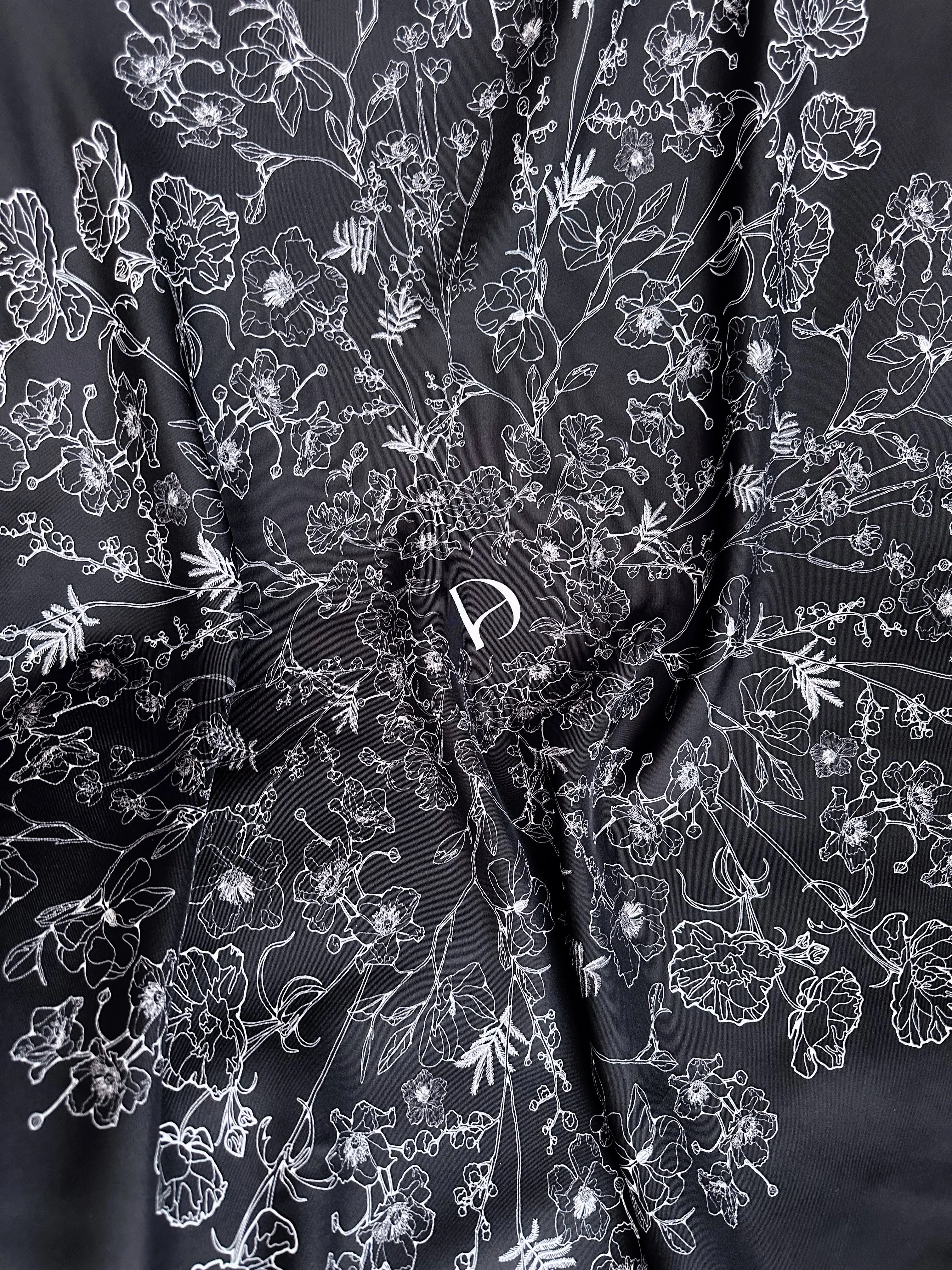 Solange, Scarf carré in silk, 130